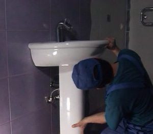 Установка раковины в ванной в Рязани