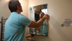 Установка зеркала в ванной в Рязани