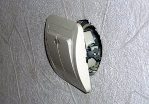 Замена выключателя света в квартире в Рязани